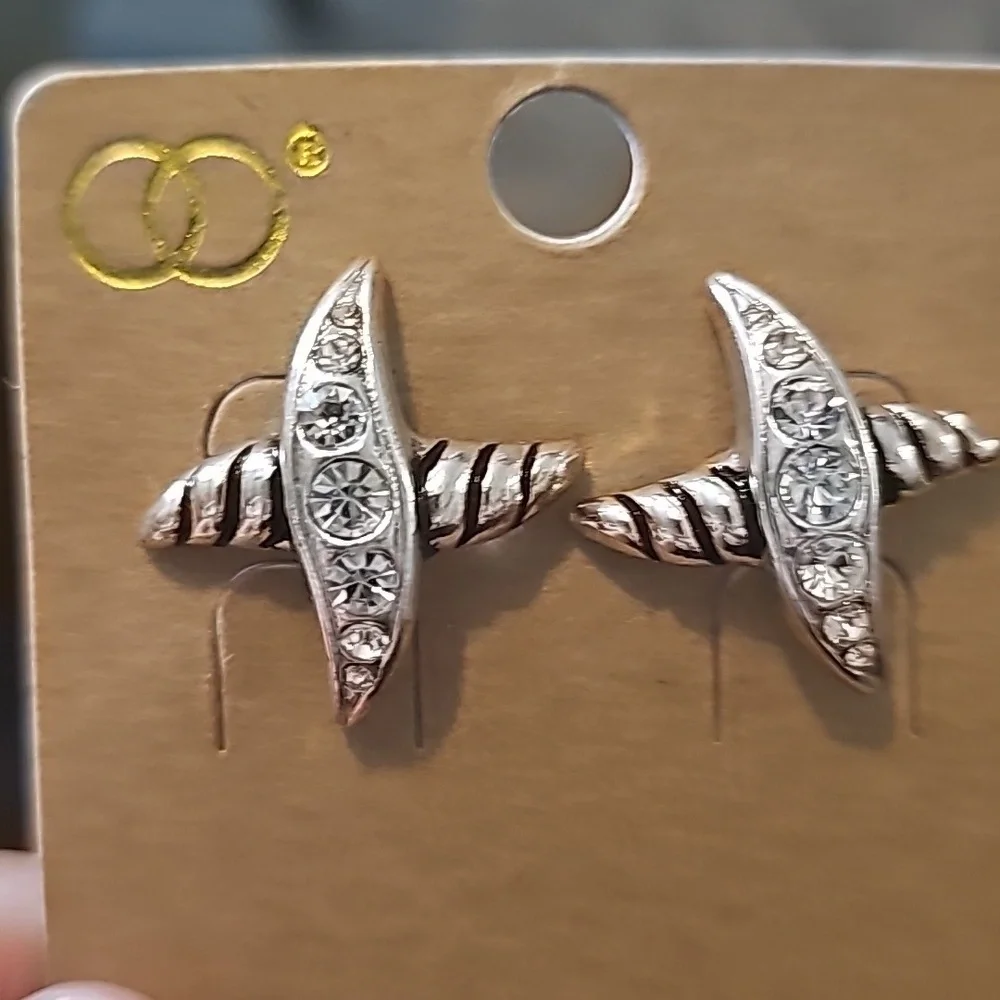 NWT Patterned Metal Rhinestone Stud Earrings